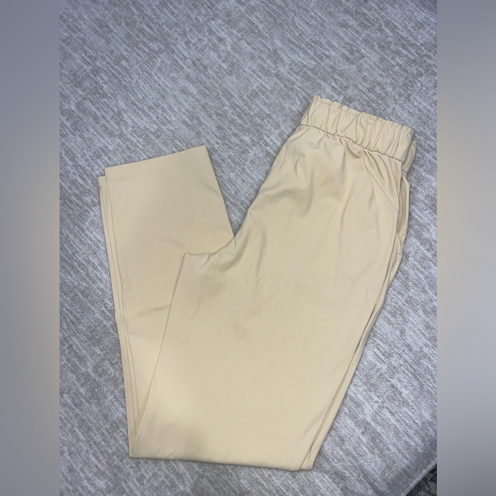 Lululemon pants size 8
